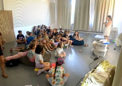 Letní ARTlab – děti při programu ve ScioART